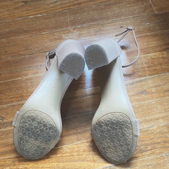 heels - Picture 2 of 4